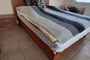 Franciaágyak, négy darab, (darabonként is) 160x 200-as méretben megkímélt állapotban Bükfürdőn eladók.