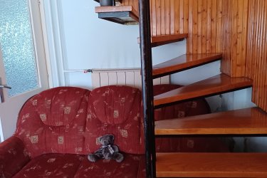 Bükfürdőn, az Akácfa soron központi helyen kétszintes iker családi házban teljesen különálló kétszobás (külön bejáratú) + nappalis, konyhás, két szinten összesen 70 nm alapterületű, saját mérőórákkal rendelkező,(felújított fürdőszobás) összkomfortos, lakás gáz központi fűtéssel, udvarral, erkéllyel, terasszal bútorozva, hosszútávra kiadó. A lakás nem gépesített hűtő, van. bérleti díj 160 000 Ft/hó +rezsi. Kaució 320 000 Ft. kisállat nem hozható. Érdeklődés 30 5079656, a harminc, ötszázhét, kilencvenhat, ötvenhat számon lehetséges. 