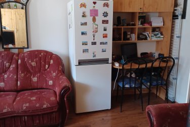 Bükfürdőn, az Akácfa soron központi helyen kétszintes iker családi házban teljesen különálló kétszobás (külön bejáratú) + nappalis, konyhás, két szinten összesen 70 nm alapterületű, saját mérőórákkal rendelkező,(felújított fürdőszobás) összkomfortos, lakás gáz központi fűtéssel, udvarral, erkéllyel, terasszal bútorozva, hosszútávra kiadó. A lakás nem gépesített hűtő, van. bérleti díj 160 000 Ft/hó +rezsi. Kaució 320 000 Ft. kisállat nem hozható. Érdeklődés 30 5079656, a harminc, ötszázhét, kilencvenhat, ötvenhat számon lehetséges. 