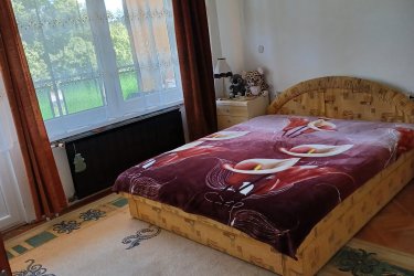 Bükfürdőn, az Akácfa soron központi helyen kétszintes iker családi házban teljesen különálló kétszobás (külön bejáratú) + nappalis, konyhás, két szinten összesen 70 nm alapterületű, saját mérőórákkal rendelkező,(felújított fürdőszobás) összkomfortos, lakás gáz központi fűtéssel, udvarral, erkéllyel, terasszal bútorozva, hosszútávra kiadó. A lakás nem gépesített hűtő, van. bérleti díj 160 000 Ft/hó +rezsi. Kaució 320 000 Ft. kisállat nem hozható. Érdeklődés 30 5079656, a harminc, ötszázhét, kilencvenhat, ötvenhat számon lehetséges. 