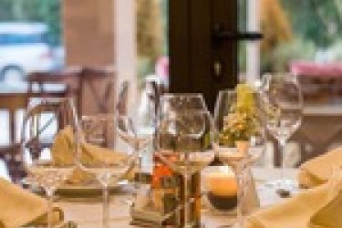 Pincér német munka a la carte étteremben