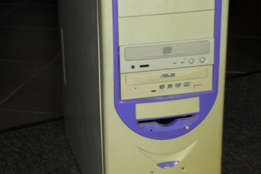 asztali PC, intel 3,2 Ghz CPU, nvidia GF 7600 GT W/256MB
