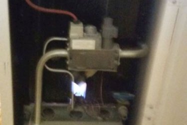 Hőterm 29 ESB álló gázkazán 30kW teljesítmény kifogástalan, működőképes állapotban  kondenzációs kazánra váltás miatt eladó. Kémény csatlakozási idomok, víz oldali csatlakozási idomokkal , Computerm Q7 programozható szobatermosztát, Siemens 2000M csőtermosztát, kiegyenlítőtartály 20 L-es.