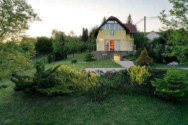 Eladó ház Kisecseten, festői környezetben, gyönyörű panorámával.