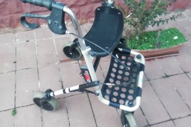 Eladásra  kínálok jó  állapotú Járókeretet és Rollátort .
A  járást segítő  eszközök együtt , de akár  külön - külön is  megvásárolhatóak .
A  db termék  Ára  :  20 000 Ft .  A  kettő  db  megvásárlása  esetén kedvezményt adok . Hívjanak bizalommal akár  hétvégén is  .