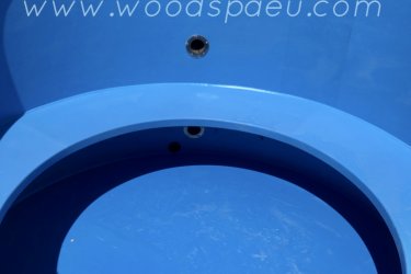 Polipropilén dézsa fürdőink 6 mm vastag masszív/erősített betétre épülnek fel.
Külső borítása I. osztályú 15 mm vastag Borovi fenyő lambéria.
A polipropilén hőálló és UV álló, nem fakul ki, nem törik.
Kétféle színben rendelhető: -kék – fehér

Standard felszereltség, külső kályhával ► 2142 € Nettó

INGYENES HÁZHOZSZÁLLÍTÁSSAL*

► Standard dézsa méretei-felszereltsége:
► 220*115 cm átmérő
► 2 db inox abroncs
► Külső Dézsa kályha 22kw (Saválló)
► 2 m kürtő
► Belső padrendszer
► 2 fokú masszív lépcső
► Dézsa fedél
► Kétszeri fa olajos kezelés
► 100 kg Parajdi natúr fürdősó

#dezsa #dezsafurdo #jakuzzi #woodspatransilvania