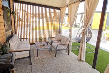 A Camp Tonka egy új projekt, amelyet Posedarjében indítunk, és vonzó elhelyezkedésével, közvetlenül a tenger mellett tűnik ki ?&#13;&#10;A Camp Tonka mobilházai elsősorban turisztikai szálláshelyekbe való befektetésnek szolgálnak.&#13;&#10;Az üzletek és további turisztikai létesítmények közelsége szezonon kívül és kívül is vonzóvá teszi mobilházát.&#13;&#10;Mobilház vásárlásával tulajdonossá válik, aki bérbe adhatja azt, és így további bevételi forrást teremthet.&#13;&#10;• Mobilház ára a Tonka kempingben: 37 500 € + ÁFA&#13;&#10;• Éves átalánydíj: 5500 €&#13;&#10;• Mobilház méretei a kempingben: 8 x 3 m&#13;&#10;• Terasz: fedett 8 x 4 m&#13;&#10;• Tengerközelség&#13;&#10;• Parkolás&#13;&#10;• Nyitvatartás: A Tonka kemping egész évben nyitva tart&#13;&#10;• Mobilház állapota: új, teljesen felszerelt és bútorozott&#13;&#10;A „vétel és bérlés” modell lehetővé teszi, hogy új bevételi forrást teremtsen új, teljesen felszerelt mobilházának bérbeadásából.&#13;&#10;Érdekli egy ház a saját nyaralásához, vagy további bevételre vágyik házak bérbeadásából?&#13;&#10;Ha már a jövő évi tervein gondolkodik, vegye fel velünk a kapcsolatot a következő címen:&#13;&#10;+385 (0)99 738 5893&#13;&#10;Mail:info@charta-nekretnine.hr&#13;&#10;Web: https://charta-nekretnine.hr/product/mobilne-kucice-blizu-mora-posedarje/