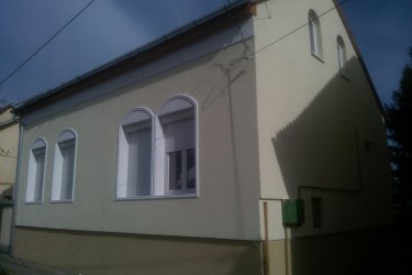 Vállalom családi házak és lakások felújítását, átalakítást, burkolást, hőszigetelést, gipszkarton szerelést, térkövezést, betonozást és mindennemű kőműves munka kivitelezését.Hívjon bizalommal!