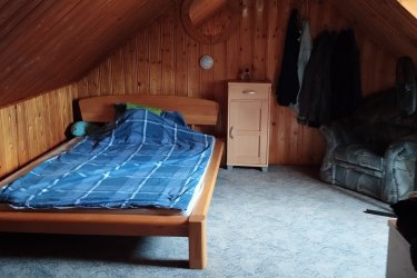 Fertőrákoson 1+2 félszobás manzárd beépítésü ingatlan eladó.  Fertőrákos központjában található az ingatlantól pár percre élelmiszerbolt, gyógyszertár, bölcsőde, parkolási lehetőség az utcán. 