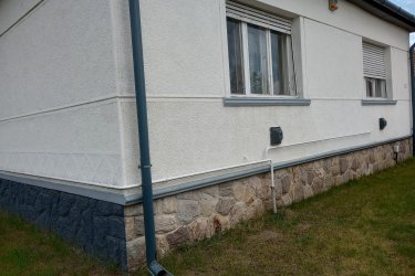 Eladó családi ház Szentlőrinckátán Pest megyében.