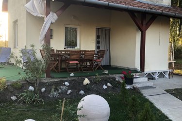 Eladó felújított nyaraló Sarud
