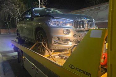 Volkswagen Autómentés – 0–24 Volkswagen Autószállítás Nem indul a Volkswagen-je? Lerobbant, vagy műszaki problémát észlelt az úton?
Mészáros Autómentő Kft. azonnal a segítségére siet!

✅ Gyors és kíméletes Volkswagen autómentés és autószállítás
✅ 0–24 órás ügyelet, hétvégén és ünnepnapokon is
✅ Személyautó, SUV, kisteher – minden Volkswagen modellhez
✅ M7 – M1 – M0 – M3 – M31 autópályák mentén, országosan

Mészáros Autómentő Kft. – Volkswagen mentés profi szinten.
 Tel.: 06 20 9188 649
 Nem indul az autója? Segítünk – azonnal indulunk!