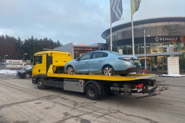 Volkswagen Autómentés – 0–24 Volkswagen Autószállítás Nem indul a Volkswagen-je? Lerobbant, vagy műszaki problémát észlelt az úton?
Mészáros Autómentő Kft. azonnal a segítségére siet!

✅ Gyors és kíméletes Volkswagen autómentés és autószállítás
✅ 0–24 órás ügyelet, hétvégén és ünnepnapokon is
✅ Személyautó, SUV, kisteher – minden Volkswagen modellhez
✅ M7 – M1 – M0 – M3 – M31 autópályák mentén, országosan

Mészáros Autómentő Kft. – Volkswagen mentés profi szinten.
 Tel.: 06 20 9188 649
 Nem indul az autója? Segítünk – azonnal indulunk!