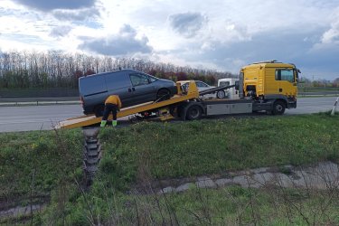 Volkswagen Autómentés – 0–24 Volkswagen Autószállítás Nem indul a Volkswagen-je? Lerobbant, vagy műszaki problémát észlelt az úton?
Mészáros Autómentő Kft. azonnal a segítségére siet!

✅ Gyors és kíméletes Volkswagen autómentés és autószállítás
✅ 0–24 órás ügyelet, hétvégén és ünnepnapokon is
✅ Személyautó, SUV, kisteher – minden Volkswagen modellhez
✅ M7 – M1 – M0 – M3 – M31 autópályák mentén, országosan

Mészáros Autómentő Kft. – Volkswagen mentés profi szinten.
 Tel.: 06 20 9188 649
 Nem indul az autója? Segítünk – azonnal indulunk!