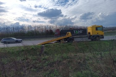 Volkswagen Autómentés – 0–24 Volkswagen Autószállítás Nem indul a Volkswagen-je? Lerobbant, vagy műszaki problémát észlelt az úton?
Mészáros Autómentő Kft. azonnal a segítségére siet!

✅ Gyors és kíméletes Volkswagen autómentés és autószállítás
✅ 0–24 órás ügyelet, hétvégén és ünnepnapokon is
✅ Személyautó, SUV, kisteher – minden Volkswagen modellhez
✅ M7 – M1 – M0 – M3 – M31 autópályák mentén, országosan

Mészáros Autómentő Kft. – Volkswagen mentés profi szinten.
 Tel.: 06 20 9188 649
 Nem indul az autója? Segítünk – azonnal indulunk!