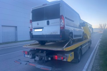 Volkswagen Autómentés – 0–24 Volkswagen Autószállítás Nem indul a Volkswagen-je? Lerobbant, vagy műszaki problémát észlelt az úton?
Mészáros Autómentő Kft. azonnal a segítségére siet!

✅ Gyors és kíméletes Volkswagen autómentés és autószállítás
✅ 0–24 órás ügyelet, hétvégén és ünnepnapokon is
✅ Személyautó, SUV, kisteher – minden Volkswagen modellhez
✅ M7 – M1 – M0 – M3 – M31 autópályák mentén, országosan

Mészáros Autómentő Kft. – Volkswagen mentés profi szinten.
 Tel.: 06 20 9188 649
 Nem indul az autója? Segítünk – azonnal indulunk!