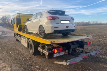 Lerobbant az autója Vácon vagy környékén? Nem indul?
Mészáros Autómentő Kft. éjjel-nappal, gyorsan és biztonságosan segít!

✅ 0–24 órás autómentés Vác és Pest megye területén, akár országosan
✅ Személyautó, SUV, kisteherautó, furgon mentése
✅ Hétvégén és ünnepnapokon is rendelkezésre állunk
✅ Gyors indulás bárhonnan

Hívjon minket bármikor:  06 20 9188 649
???? Nem indul az autója? Segítünk – azonnal indulunk!