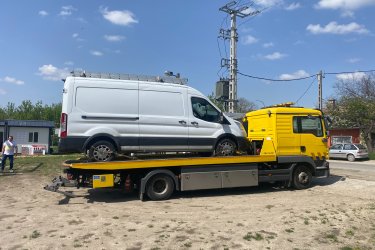 Lerobbant az autója Szentendrén vagy környékén? Nem indul?
Mészáros Autómentő Kft. éjjel-nappal, gyorsan és biztonságosan segít!

✅ 0–24 órás autómentés Szentendre és Pest megye területén, akár országosan
✅ Személyautó, SUV, kisteherautó, furgon mentése
✅ Hétvégén és ünnepnapokon is rendelkezésre állunk
✅ Gyors indulás bárhonnan

Hívjon minket bármikor:  06 20 9188 649
???? Nem indul az autója? Segítünk – azonnal indulunk!