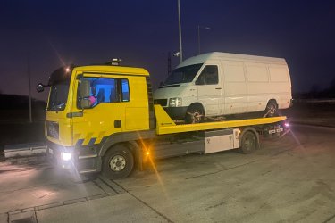 Lerobbant az autója Szentendrén vagy környékén? Nem indul?
Mészáros Autómentő Kft. éjjel-nappal, gyorsan és biztonságosan segít!

✅ 0–24 órás autómentés Szentendre és Pest megye területén, akár országosan
✅ Személyautó, SUV, kisteherautó, furgon mentése
✅ Hétvégén és ünnepnapokon is rendelkezésre állunk
✅ Gyors indulás bárhonnan

Hívjon minket bármikor:  06 20 9188 649
???? Nem indul az autója? Segítünk – azonnal indulunk!