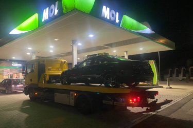 Szüksége van gyors és biztonságos autószállításra Budapesten?&#13;&#10;Mészáros Autómentő Kft. éjjel-nappal, bárhol a fővárosban a segítségére siet!&#13;&#10;&#13;&#10;✅ 0–24 órás autószállítás és autómentés Budapesten&#13;&#10;✅ Személyautó, SUV, kisteherautó, prémium autók szállítása&#13;&#10;✅ Hétvégén és ünnepnapokon is rendelkezésre állunk&#13;&#10;✅ Gyors indulás bárhonnan&#13;&#10;&#13;&#10;Hívjon minket bármikor:  06 20 9188 649&#13;&#10; Autószállítás gyorsan, biztonságosan – azonnal indulunk!