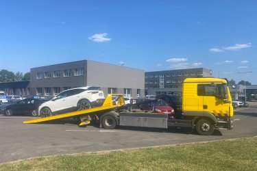 Szüksége van gyors és biztonságos autószállításra Budapesten?&#13;&#10;Mészáros Autómentő Kft. éjjel-nappal, bárhol a fővárosban a segítségére siet!&#13;&#10;&#13;&#10;✅ 0–24 órás autószállítás és autómentés Budapesten&#13;&#10;✅ Személyautó, SUV, kisteherautó, prémium autók szállítása&#13;&#10;✅ Hétvégén és ünnepnapokon is rendelkezésre állunk&#13;&#10;✅ Gyors indulás bárhonnan&#13;&#10;&#13;&#10;Hívjon minket bármikor:  06 20 9188 649&#13;&#10; Autószállítás gyorsan, biztonságosan – azonnal indulunk!