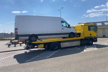 Lerobbant az autója Gödöllőn vagy környékén? Nem indul?&#13;&#10;Mészáros Autómentő Kft. éjjel-nappal, gyorsan és biztonságosan segít!&#13;&#10;&#13;&#10;✅ 0–24 órás autómentés Gödöllő és Pest megye területén&#13;&#10;✅ Személyautó, SUV, kisteherautó, furgon mentése&#13;&#10;✅ Hétvégén és ünnepnapokon is rendelkezésre állunk&#13;&#10;✅ Gyors indulás bárhonnan&#13;&#10;&#13;&#10;Hívjon minket bármikor:  06 20 9188 649&#13;&#10; Nem indul az autója? Segítünk – azonnal indulunk!