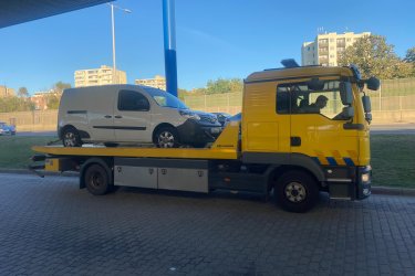 Lerobbant az autója Gödön vagy környékén? Nem indul?&#13;&#10;Mészáros Autómentő Kft. éjjel-nappal, gyorsan és biztonságosan segít!&#13;&#10;&#13;&#10;✅ 0–24 órás autómentés Göd és Pest megye területén&#13;&#10;✅ Személyautó, SUV, kisteherautó, furgon mentése&#13;&#10;✅ Hétvégén és ünnepnapokon is rendelkezésre állunk&#13;&#10;✅ Gyors indulás bárhonnan&#13;&#10;&#13;&#10;Hívjon minket bármikor:  06 20 9188 649&#13;&#10; Nem indul az autója? Segítünk – azonnal indulunk!