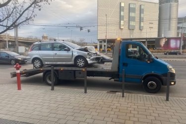 Ha autómentésről vagy furgonmentésről van szó, ne hagyd, hogy az úton rekedés bosszúságot okozzon. Az "Mészáros Autómentő Kft." segít, ha bármilyen autószállítási problémád merülne fel az Tordas, Vál, Gyúró térségben. Non-stop, az év minden napján elérhető vagyunk, hogy segítsünk elszállítani autódat vagy furgonodat a baleseti helyszínről vagy a meghibásodás helyszínéről.

Szakértő csapatunk és modern eszközeink garantálják, hogy autód vagy furgonod biztonságban érkezzen a kijelölt helyre. Az "Mészáros Autómentő Kft." minden esetben azonnal reagál, hogy minél hamarabb eljuthassunk hozzád és megoldhassuk a problémát.

Az "Mészáros Autómentő Kft." magas szintű szolgáltatást nyújt, versenyképes árakon és rugalmas ügyfélszolgálattal. Bármilyen speciális igényed van, mi minden esetben alkalmazkodunk az ügyfelek egyedi kéréseihez.

Ne várj tovább! Ha autómentésre vagy furgonmentésre van szükséged, hívj minket bizalommal az "Mészáros Autómentő Kft."-t. Bízd ránk autószállítási feladataidat és nyugodtan indulj el utadra az Tordas, Vál, Gyúró térségben!

https://024automentes.hu/tordas-val-gyuro/

Mészáros Autómentő Kft.
Tel: 06 209188 649.