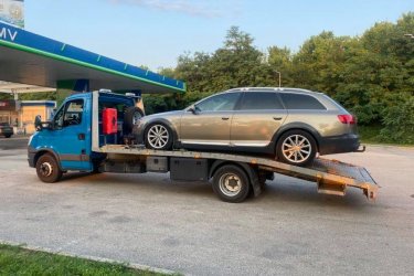 Az Audi autómentő és autószállító szolgáltatásunk azonnali indulással és versenyképes árakkal elérhető Budapesten és az ország egész területén. Az Audi autók nagyszerű gépkocsik, de bármikor előfordulhat baleset vagy meghibásodás. Ha szükséged van az autómentésre vagy autószállításra, azonnal hívj minket a -es telefonszámon, és mi azonnal indulunk a segítségedre.

Csapatunk korszerű eszközökkel és szakértelemmel rendelkezik, hogy biztonságosan elszállítsa Audi autód az ország bármely pontjára. Rendelkezünk számos különböző járművel, amelyek képesek szállítani az összes Audi modellt, beleértve a nagyobb méretű autókat is.

Az Audi autómentő és autószállító szolgáltatásunkat versenyképes árakon kínáljuk, amelyeket átláthatóan és pontosan kommunikálunk. A nálunk dolgozó szakemberek fel vannak készülve arra, hogy bármilyen helyzetben segítsenek, és szakmai tanácsokat adjanak az Audi autód javításához.

Budapesten és az ország egész területén elérhető Audi autószállítás és autómentés szolgáltatásunkkal biztos lehetsz benne, hogy autód biztonságban lesz, és időben elérkezik a célállomásra. Hívj minket most a -es telefonszámon, hogy segítséget nyújtsunk!

https://024automentes.hu/audi-automentes-audi-autoszallitas/

Mészáros Autómentő Kft.
Tel: 06 20 9188 649. 