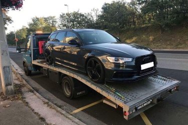 Az Audi autómentő és autószállító szolgáltatásunk azonnali indulással és versenyképes árakkal elérhető Budapesten és az ország egész területén. Az Audi autók nagyszerű gépkocsik, de bármikor előfordulhat baleset vagy meghibásodás. Ha szükséged van az autómentésre vagy autószállításra, azonnal hívj minket a -es telefonszámon, és mi azonnal indulunk a segítségedre.

Csapatunk korszerű eszközökkel és szakértelemmel rendelkezik, hogy biztonságosan elszállítsa Audi autód az ország bármely pontjára. Rendelkezünk számos különböző járművel, amelyek képesek szállítani az összes Audi modellt, beleértve a nagyobb méretű autókat is.

Az Audi autómentő és autószállító szolgáltatásunkat versenyképes árakon kínáljuk, amelyeket átláthatóan és pontosan kommunikálunk. A nálunk dolgozó szakemberek fel vannak készülve arra, hogy bármilyen helyzetben segítsenek, és szakmai tanácsokat adjanak az Audi autód javításához.

Budapesten és az ország egész területén elérhető Audi autószállítás és autómentés szolgáltatásunkkal biztos lehetsz benne, hogy autód biztonságban lesz, és időben elérkezik a célállomásra. Hívj minket most a -es telefonszámon, hogy segítséget nyújtsunk!

https://024automentes.hu/audi-automentes-audi-autoszallitas/

Mészáros Autómentő Kft.
Tel: 06 20 9188 649. 