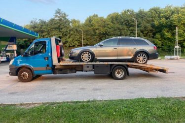 Az Audi autómentő és autószállító szolgáltatásunk azonnali indulással és versenyképes árakkal elérhető Budapesten és az ország egész területén. Az Audi autók nagyszerű gépkocsik, de bármikor előfordulhat baleset vagy meghibásodás. Ha szükséged van az autómentésre vagy autószállításra, azonnal hívj minket a -es telefonszámon, és mi azonnal indulunk a segítségedre.

Csapatunk korszerű eszközökkel és szakértelemmel rendelkezik, hogy biztonságosan elszállítsa Audi autód az ország bármely pontjára. Rendelkezünk számos különböző járművel, amelyek képesek szállítani az összes Audi modellt, beleértve a nagyobb méretű autókat is.

Az Audi autómentő és autószállító szolgáltatásunkat versenyképes árakon kínáljuk, amelyeket átláthatóan és pontosan kommunikálunk. A nálunk dolgozó szakemberek fel vannak készülve arra, hogy bármilyen helyzetben segítsenek, és szakmai tanácsokat adjanak az Audi autód javításához.

Budapesten és az ország egész területén elérhető Audi autószállítás és autómentés szolgáltatásunkkal biztos lehetsz benne, hogy autód biztonságban lesz, és időben elérkezik a célállomásra. Hívj minket most a -es telefonszámon, hogy segítséget nyújtsunk!

https://024automentes.hu/audi-automentes-audi-autoszallitas/

Mészáros Autómentő Kft.
Tel: 06 20 9188 649. 