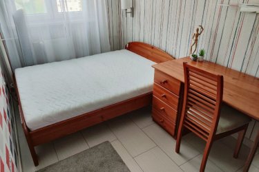 Eladó franciaágy, íróasztal, szék