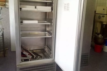 Eladó a képen látható 2 db. kb. 700 literes Gram mélyhűtőszekrény, háttérfagyasztó.

Iá: 380.000Ft./db.

Érd: 06/20 392-9582

Szállításban tudok segíteni.
