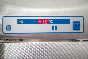 Eladó a képen látható 2 db. kb. 700 literes Gram mélyhűtőszekrény, háttérfagyasztó.

Iá: 380.000Ft./db.

Érd: 06/20 392-9582

Szállításban tudok segíteni.