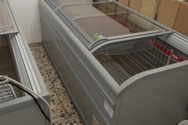 Eladó a képen látható, AHT több darab, hibátlanul működő, újszerű állapotban lévő, digitális vezérlésű fagyasztóláda, mélyhűtőláda.

Méretek: 210x85x80cm.

Iá: 380:000ft./db.

Érd: 06/20 392-9582

Szállításban tudok segíteni.