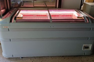 Eladó a képen látható, AHT több darab, hibátlanul működő, újszerű állapotban lévő, digitális vezérlésű fagyasztóláda, mélyhűtőláda.

Méretek: 180x85x80cm.

Iá: 360:000ft./db.

Érd: 06/20 392-9582

Szállításban tudok segíteni.