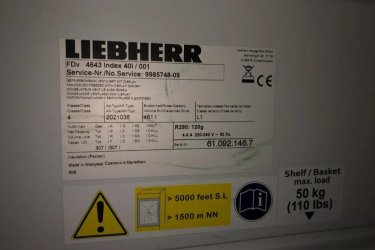Eladó a képen látható kitünő állapotban lévő Liebherr üvegajtós fagyasztószekrény.

Új ára, 1 097 900Ft.

Több darab is van raktáron.

Iá: 520.000FT

Érd: 06/20 392-9582

Szállításban tudok segíteni.