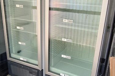 Eladó a képen látható kitünő állapotban lévő Liebherr üvegajtós fagyasztószekrény.

Új ára, 1 097 900Ft.

Több darab is van raktáron.

Iá: 520.000FT

Érd: 06/20 392-9582

Szállításban tudok segíteni.