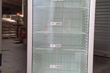 Eladó a képen látható kitünő állapotban lévő Liebherr üvegajtós fagyasztószekrény.

Új ára, 1 097 900Ft.

Több darab is van raktáron.

Iá: 520.000FT

Érd: 06/20 392-9582

Szállításban tudok segíteni.