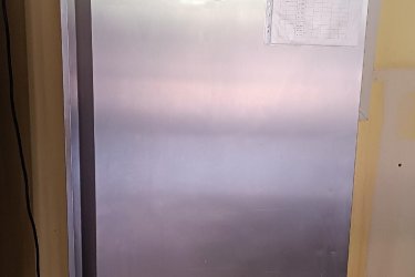 Eladó 6 hónap garanciával a képen látható hibátlan állapotban lévő kb. 700 Literes, digitális vezérlésű, ventilátoros rozsdamentes háttérfagyasztó, mélyhűtőszekrény.&#13;&#10;&#13;&#10;&#13;&#10;Iá: 380.000Ft&#13;&#10;&#13;&#10;Érd: 06/20 392-9582&#13;&#10;&#13;&#10;Szállításban tudok segíteni.