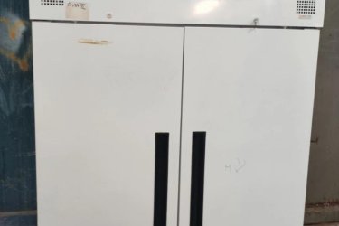 Eladó 6 hónap garanciával a képen látható, kb. 1200 literes hibátlan állapotban lévő , digitális vezérlésű, ventilátoros, belül rozsdamentes háttérfagyasztó, mélyhűtőszekrény.&#13;&#10;&#13;&#10;&#13;&#10;Iá: 420.000Ft&#13;&#10;&#13;&#10;Érd: 06/20 392-9582&#13;&#10;&#13;&#10;Szállításban tudok segíteni.