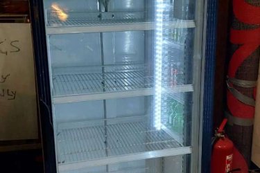 ÜVEGAJTÓS ITALHŰTŐ HŰTŐVITRIN