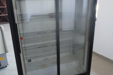 Tolóajtós Hűtővitrin Italhűtő