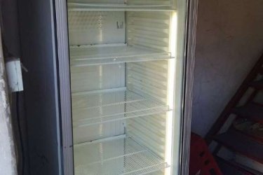 Üvegajtós Italhűtő