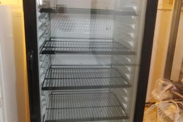 Üvegajtós Italhűtő