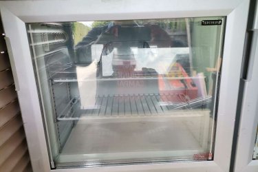 PULTRA HELYEZHETŐ ÜVEGAJTÓS MÉLYHŰTŐ FAGYASZTÓVITRIN