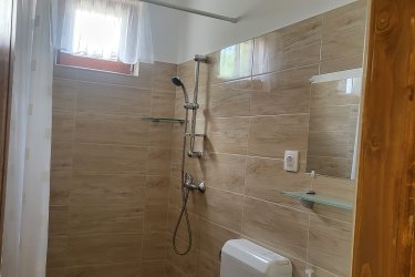 NTAK regisztrációs szám : MA20005695
Nyugodt természeti környezetben, 2 szintes vendégház   2x4 ágyas ,1db 3 és 1 db 5 ágyas szobák kiadók . A vendégházat egy időben csak egy családnak, illetve társaságnak kiadó. A szállás téli vagy nyári szezonban legalább 3 éjszakár és minimum 10 fő részére foglalható. Maximum 16 fő, családoknak és baráti köröknek ideális.
Minden szobához van zuhanyzó TV, WIFI. Konyha közös használatú. Nagy, parkosított
udvar, ahol bográcsozni- nyársalni lehet. Parkolás zárt udvaron.
Eger 18 km-re, Mezőkövesd 12 km-re van Bogácshoz.
Nyári szezon:05.16.-10.31.
Felnőtt :7500  Ft/fő /éj. +IFA 500 Ft/ fő/éj .
Gyerek :7500 Ft/fő/ éj. 0-17 éves korig .
Téli szezon:11.01.-05.15.
Felnőtt:10000 Ft/fő/éj. +IFA 500 Ft/fő/éj.
Gyerek: 10000 Ft/fő/éj.0-17 éves korig.
Bogácson látnivalók : Bogácsi Gyógy-és Strandfürdő ,Szent Márton Műemléktemplom,Bogácsi Tájház,Horgásztó,Kilátó,Kaptárkövek,Pincesor,Szinészliget.
Környék látnivalók: Poroszlói Ökocentrum 36 km.
,Eger 16 km,Mezőkövesd 8km,Cserépfalú 4 km,Bükkzsérc 8 km ,Noszvaj-Síkfőkút 8 km, Tard 4 km,Cserépváralja 6 km,,Egerszalók 20km.,Lillafüred 88 km,Szomolya 4 km ,Szilvásvárad 30km vannak Bogácshoz.
OTP,MKB, K§H Szép kártya elfogadó hely.
Foglalási feltételek/Fizetési lehetőségek
Foglalását minden esetben foglaló fizetésével véglegesítheti, amely a foglalási érték 30%-a.
Fizetési lehetőségek készpénzben a szálláshelyen, banki átutalással és OTP SZÉP kártyával.
Az Idegenforgalmi adó (IFA) minden esetben készpénzben fizetendő, melynek mértéke 500 Ft/fő/éj18 év feletti vendégek esetében.
Érkezés: 14 órától.
Távozás: 10 óráig.
Tulajdonos ott lakik az épület alsó részében.
Egész évben szeretettel várom vendégeimet.
Te:06303756031
http//:fpvendeghaz.atw.hu
piroska60@freemail.hu