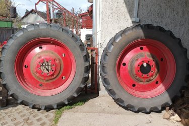 MTZ 80-as traktor hátsó kerekei felnivel eladóak Debrecenben 150000 Ft/db áron.