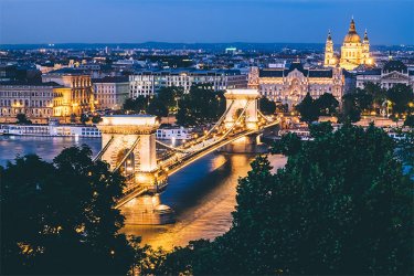  Idegenforgalom, szállodaipar, vendéglátás, nyelvismereteim alapján keresek mellékállást. 