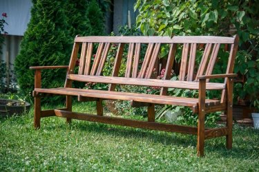                      Ha ön egy sok éven át használható és kényelmes garnitúrát szeretne prémium minőségben jó helyen keresi, massziv, kényelmes és könnyü.
Egy szék ára 12000 Ft. bármenyi készithető és az asztal mérete és formája is változhat igény szerint ha egy más garnitúrát szeretne.
Új állapotú 2 év garanciát adunk rá. A garnitúra ára lecsiszolt állapotban festésre készen értendő, mindenki igényei szerint festheti akár,de megegyezés szerint le is festhető. Kiszállitás is megoldható akár az egész ország területére.
- 4 személyes garnitúra: 4 szék 62x53x98 és a 4 személyes asztal 90x90x78, ára 74000Ft
- 6 személyes garnitúra: 6 szék 62x53x98 és a 6 személyes asztal 130x90x78, ára 98000Ft
- 8 személyes garnitúra: 8 szék 62x53x98 és a 8 személyes asztal 205x90x78, ára 127000 Ft
- 10 személyes garnitúra: 10 szék 62x53x98 és a 10 személyes asztal 250x90x78, ára 160000 Ft
- 120 cm pad 24000 Ft.
- 180 cm pad 32000 Ft.
Mint minden Prolignum termékre erre is adunk 2 év garanciát. További kinálatunk megtekintéséhez látogason el a www.prolignum.eu  weboldalra. Köszönjük.
